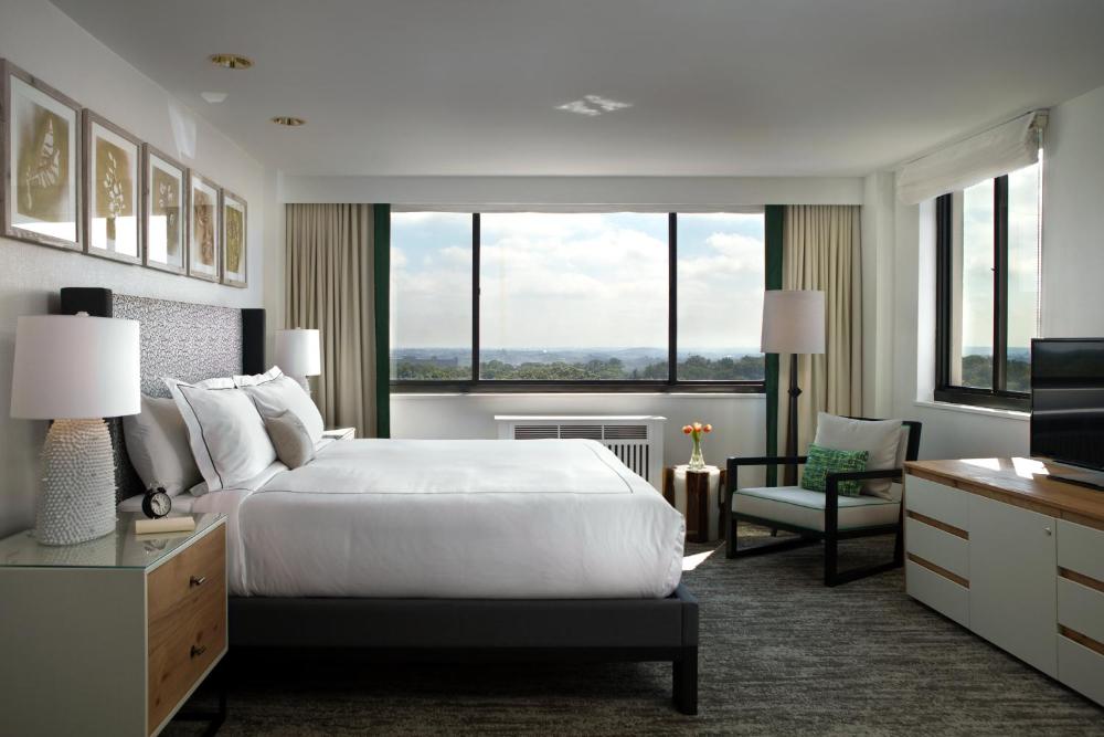 King Room with City View interior